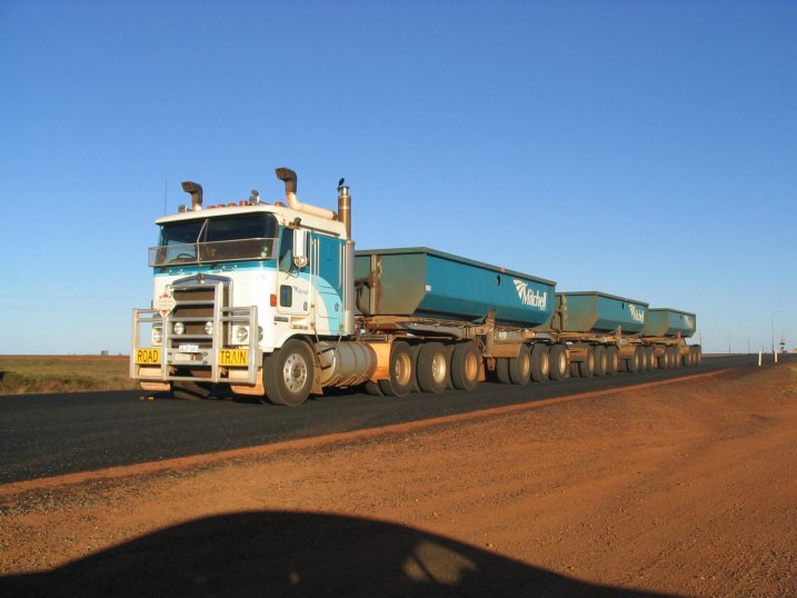 australia_road_train_blue.jpg