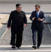 Kim Jong Un and Moon Jae-in - 04-27-2018