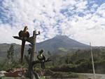 Live Volcano (and Fake Birds) - Ecuador, January 2006