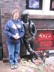 Tami Wendell and the Liverpool Statue of John Lenon - 10-10-2006